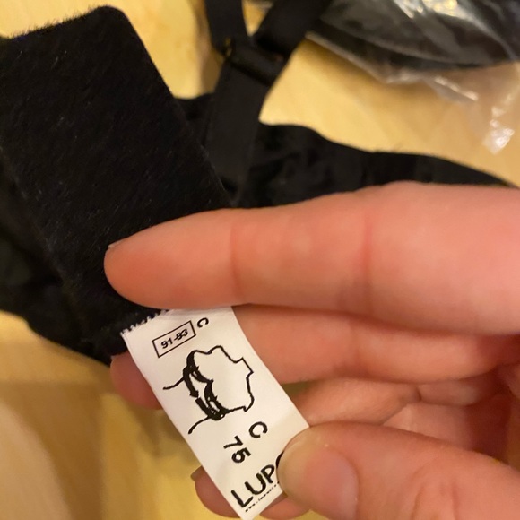 Simple black bra RARE - Picture 3 of 5